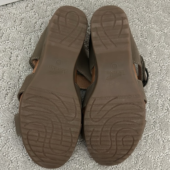 Dansko Aubree Wedge Sandal Taupe 36 5.5/6 NWOB - Picture 6 of 7